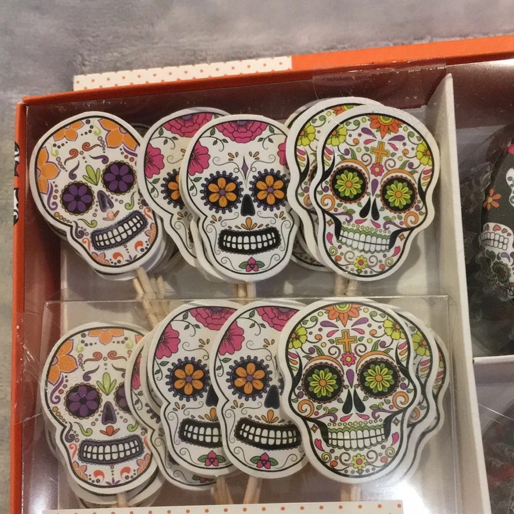 Skull Halloween Dia Des Las Muertos Cupcake Kit NWT set of 30 liners & picks